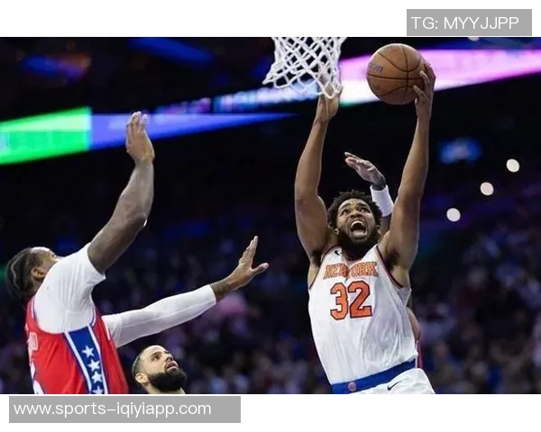 布克第三节强势回归5投4中砍下12分助力球队成功反超比分