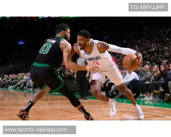 保罗乔治状态低迷10投仅中2球全场仅得7分6篮板表现令人失望 保罗乔治状态低迷10投仅中2球全场仅得7分6篮板表现令人失望