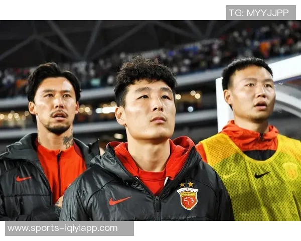 山东泰山队备战上海海港队赛前训练全景展现团队士气与战术准备