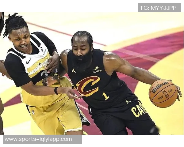 哈登表现起伏不定全场仅得18分下半场状态低迷失误和犯规频频影响球队表现