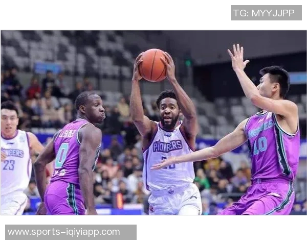 弗拉格解析持球策略助力后卫减压应对全场紧逼挑战